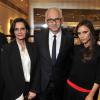 Maria Luisa Poumaillou (Fashion Editor du Printemps), Paolo De Cesare ( Président du Printemps ) et Victoria Beckham prennent la pose pour l'inauguration du corner exclusif de la star à Paris, le 28 Février 2014