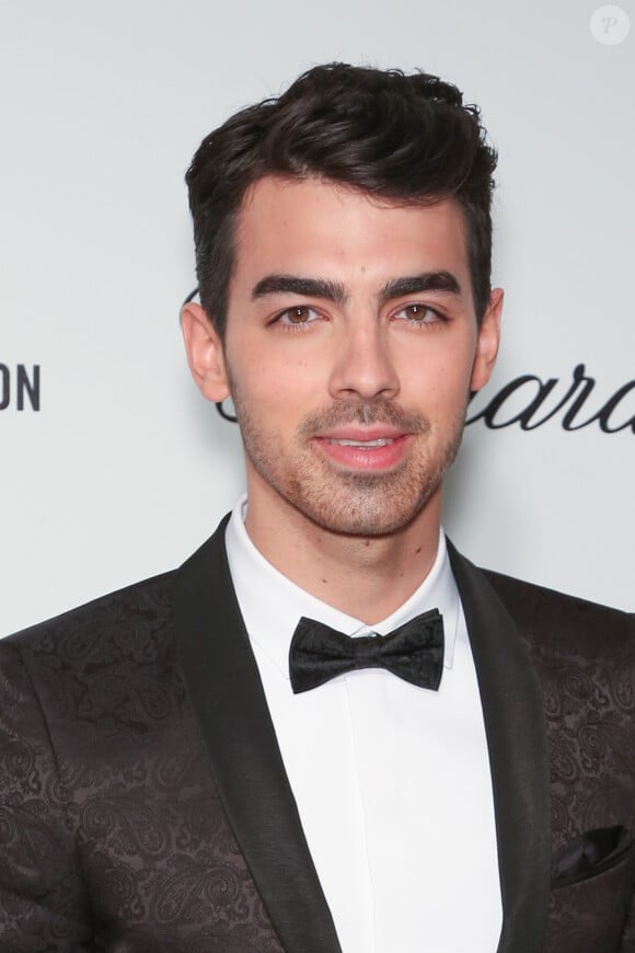 Joe Jonas à la "Elton John AIDS Foundation Viewing Party" à l'occasion de la 86e cérémonie des Oscars à Los Angeles, le 2 mars 2014.