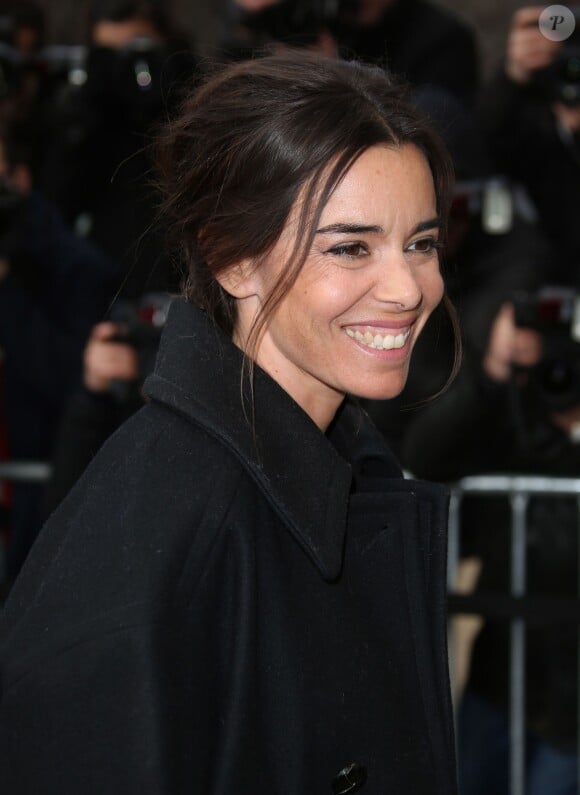 Elodie Bouchez arrive au défilé Chanel le 4 mars 2014 au Grand Palais.