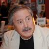 Victor Lanoux lors d'une séance de dédicaces le 20 mars 2011.