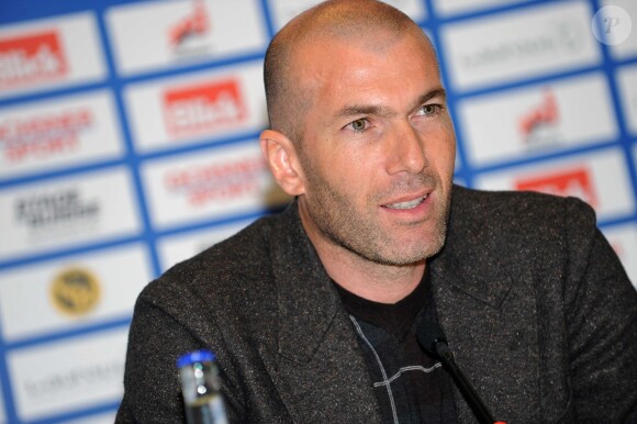 Zinédine Zidane lors de la conférence de presse du 11ème match annuel contre la pauvreté à Berne en Suisse le 4 mars 2014.