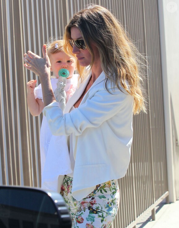 Gisele Bundchen et son mari Tom Brady baptisent leur fille Vivian à Brentwood, le 8 mars 2014.