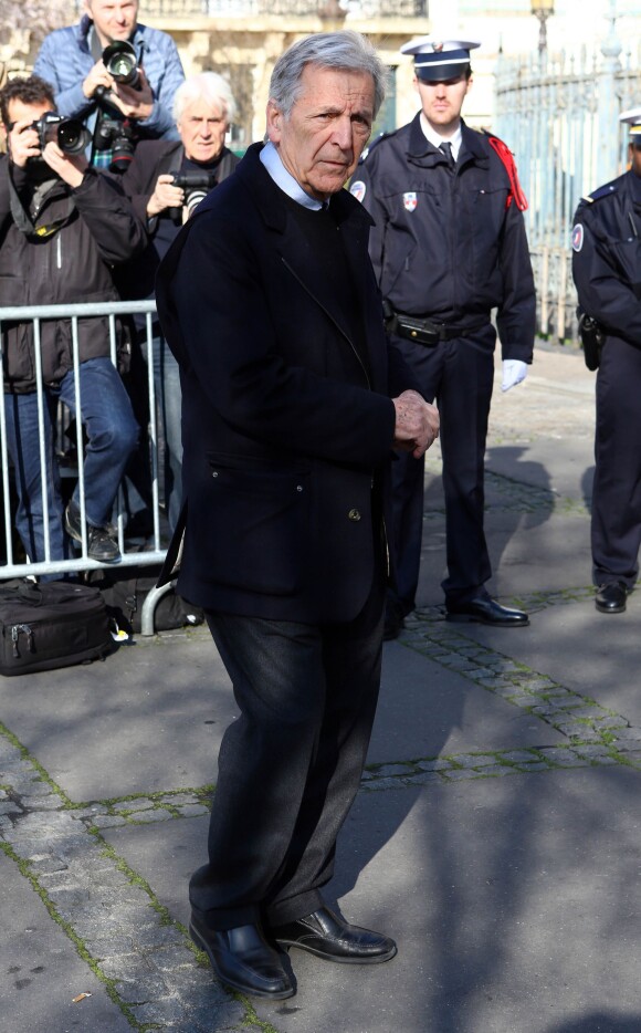 Constantin Costa-Gavras lors des funérailles d'Alain Resnais en l'église Saint-Vincent-de-Paul à Paris le 10 mars 2014