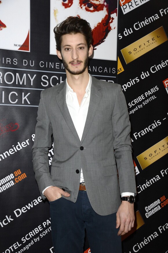 Pierre Niney lors de la conférence de presse pour le remise du prix " Romy Schneider & Patrick Dewaere " à l'hôtel Scribe à Paris le 10 mars 2014
