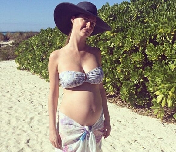 Chloe Delevingne, grande soeur de Cara et Poppy Delevingne, a posté sur Instagram cette photo d'elle en vacances sur l'île de Parrot Cay. Enceinte de sept mois, elle profite des dernières semaines de sa grossesse sous le soleil.