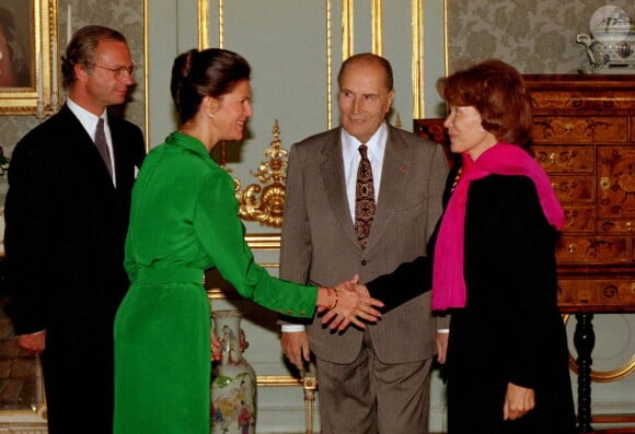 Danielle et François Mitterrand à Stockholm avec le roi Carl de Suède et Silvia le 2 février 1996. 