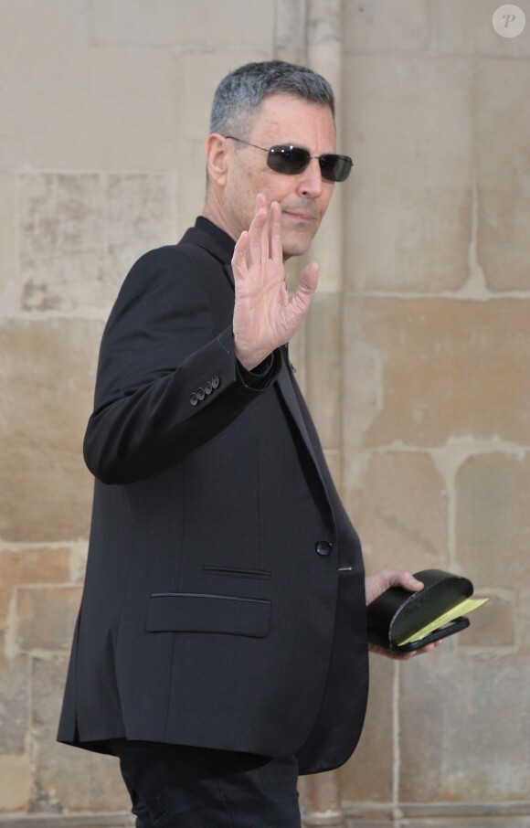Uri Geller se rend à une messe en hommage à Sir David Frost à Westminster Abbey à Londres, le 13 mars 2014.