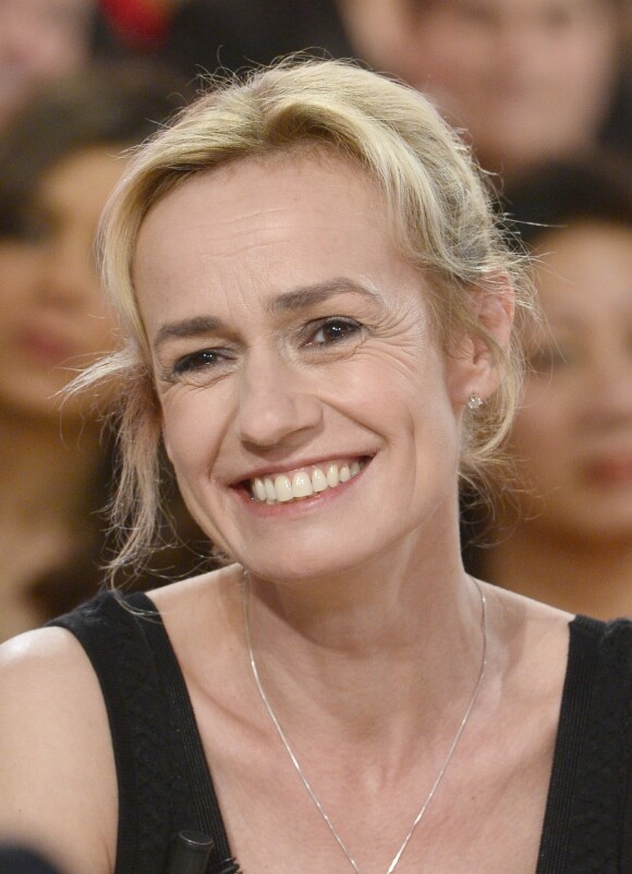 Sandrine Bonnaire pendant l'enregistrement de l'émission Vivement Dimanche à Paris le 14 mars 2014.