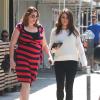Exclusif - Mila Kunis fait du shopping avec une amie à Los Angeles, le 14 mars 2014.