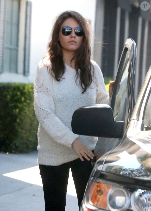 Exclusif - Mila Kunis fait du shopping à Los Angeles, le 14 mars 2014.