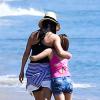 Courteney Cox et sa fille Coco sur la plage de Malibu à Los Angeles, le 15 mars 2014.