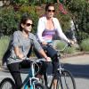 Cindy Crawford, son mari Rande Gerber et leur fille Kaia font du vélo à Malibu, le 16 mars 2014.