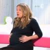 L'animatrice Agathe Lecaron, enceinte de sept mois sur le plateau des "Maternelles", sur France 5. Mercredi 12 février 2014.