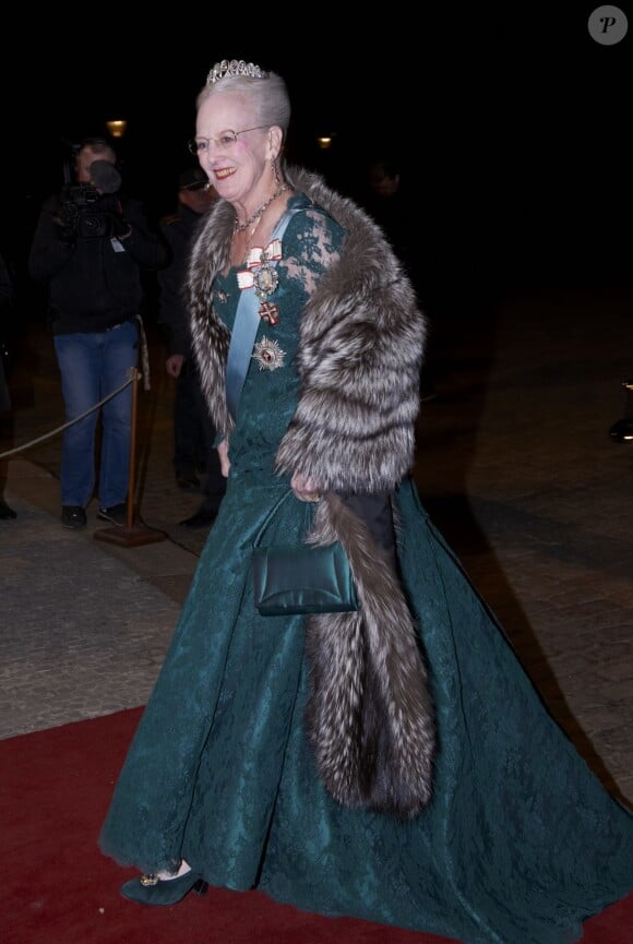 La reine Margrethe II de Danemark arrive pour le dîner de gala donné au palais Christian VII, à Copenhague, le 17 mars 2014 en l'honneur de la venue du président turc Abdullah Gül et son épouse.