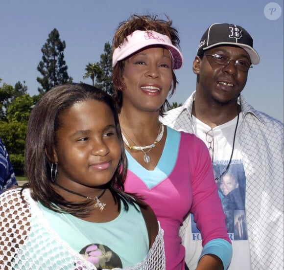 Bobbi Kristina et ses parents Whitney Houston et Bobby Brown à Anaheim, en août 2004.