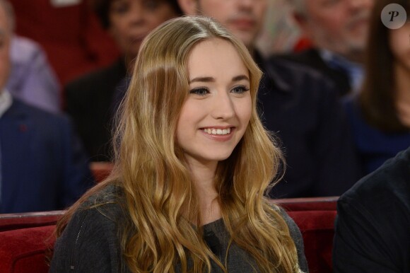 Chloé Jouannet, fille d' Alexandra Lamy, lors de l'émission Vivement dimanche, enregistrée le 19 mars 2014 à Paris et diffusée sur France 2 le 23 mars
