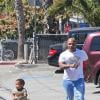 Mike Tyson, fait la course dans les rues de Venice à Los Angeles avec son petit garçon Morocco, sous les yeux de son épouse Kiki et sa fille Milan, le 16 mars 2014