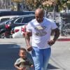 Mike Tyson, fait la course dans les rues de Venice à Los Angeles avec son petit garçon Morocco, sous les yeux de son épouse Kiki et sa fille Milan, le 16 mars 2014