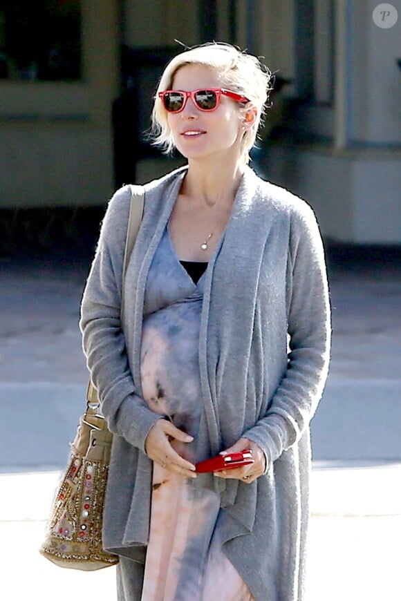 Elsa Pataky, enceinte, à Malibu le 19 février 2014