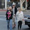 Elsa Pataky et Chris Hemsworth faisant des courses avec leurs filles India Rose à Los Angeles le 9 janvier 2014