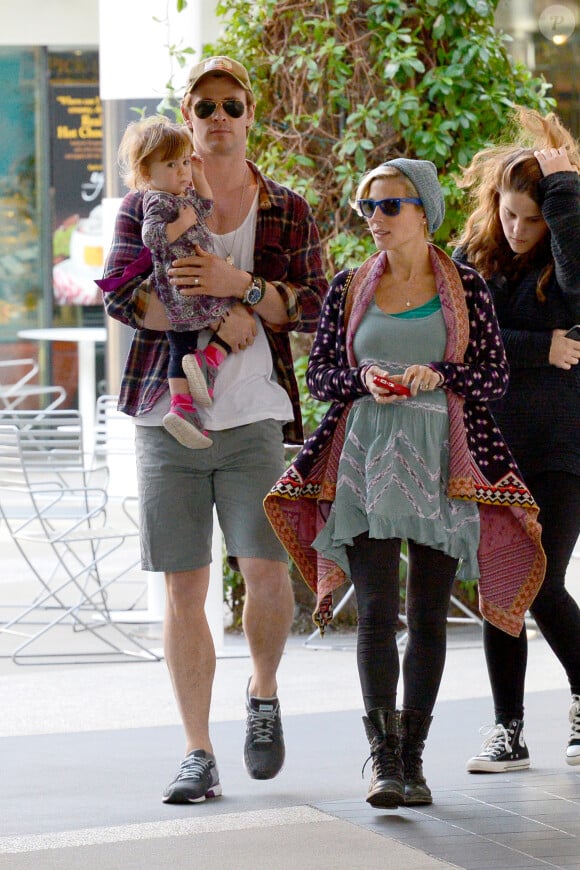 Chris Hemsworth et Elsa Pataky avec India Rose, leur fille, à Santa Monica, le 8 janvier 2014
