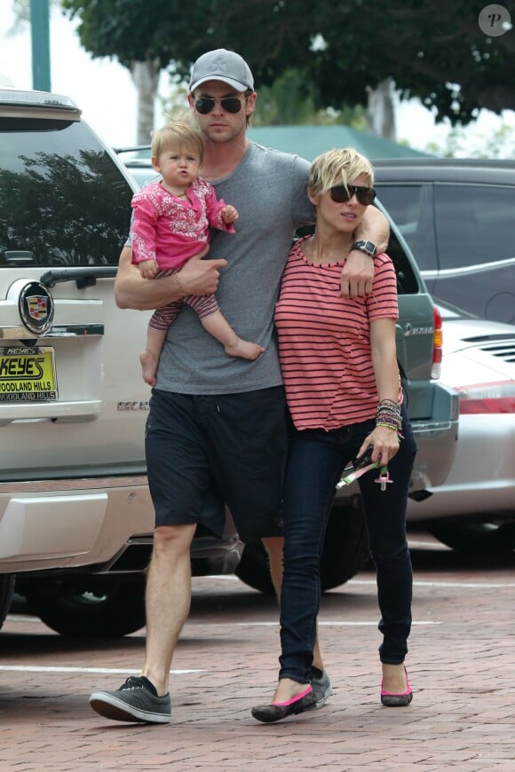 Chris Hemsworth et Elsa Pataky à Malibu avec leur fille India à Malibu le 23 juin 2013