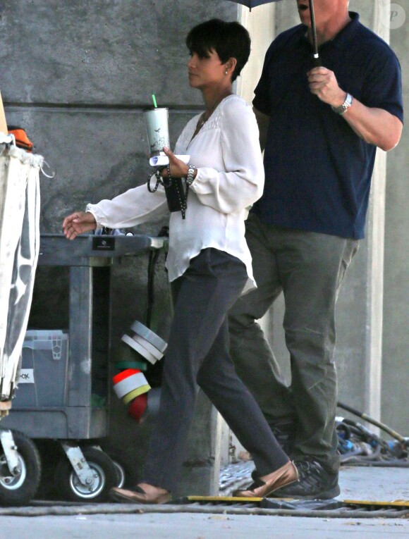 Halle Berry, Goran Visnjic et Pierce Gagnon sur le tournage de "Extant" à Los Angeles, le 17 mars 2014