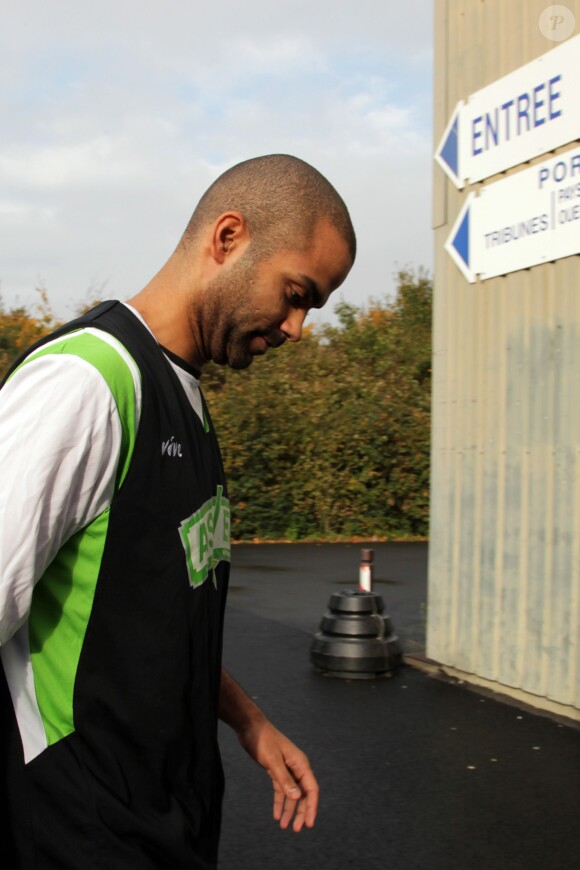 Tony Parker lors de son arrivée pour un échauffement avant le match entre l'ASVEL et Cholet, le 29 octobre 2011
