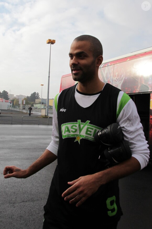 Tony Parker lors de son arrivée pour un échauffement avant le match entre l'ASVEL et Cholet, le 29 octobre 2011