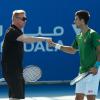 Boris Becker et Novak Djokovic lors d'un entraînement à Abu Dhabi, le 27 décembre 2013
