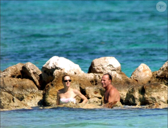 Julio Iglesias et sa femme Miranda en vacances à Punta Cana en 2006