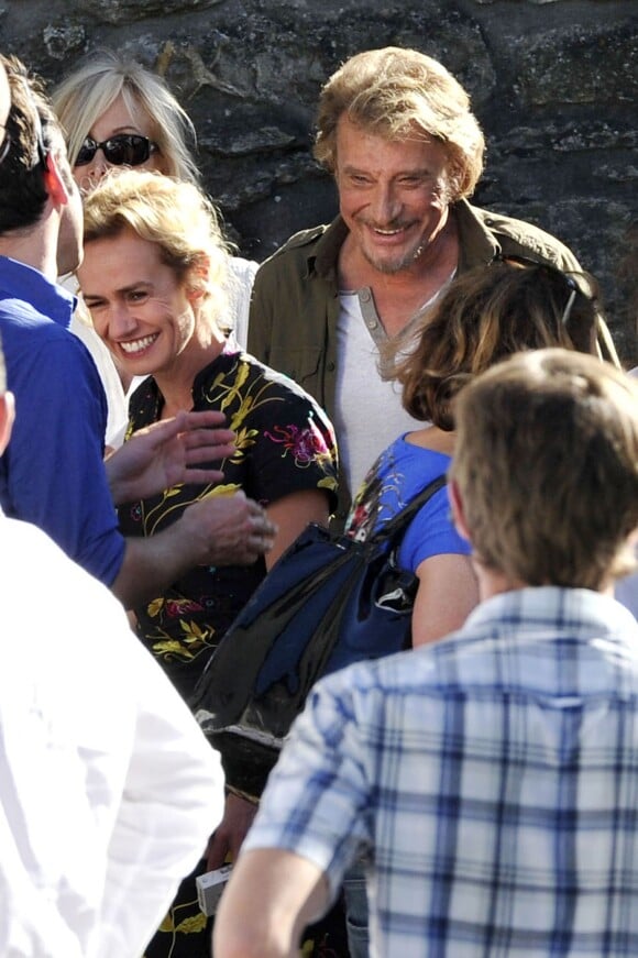 Sandrine Bonnaire, Johnny Hallyday lors du tournage du film de Claude Lelouch 'Salaud, on t'aime' à Saint-Gervais-les-Bains le 31 juillet 2013