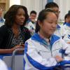 Michelle Obama suit un cours d'anglais dans un lycée de Chengdu dans la province de Shaanxi, le 25 mars 2014.