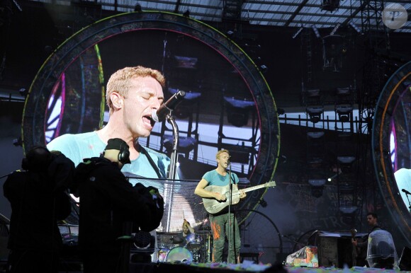 Chris Martin et son groupe Coldplay en concert à Londres, le 1er juin 2012.