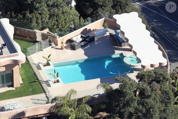Rihanna met en vente sa villa de Pacific Palisades à Los Angeles, pour 14 995 000 dollars.