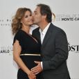 Ingrid Chauvin, enceinte, avec son mari Thierry Peythieu lors de la cérémonie d'ouverture du 53e festival de Monte-Carlo, le 9 juin 2013. Le couple a eu la douleur de faire face à la mort de sa fille Jade, âgée de 5 mois, en mars 2014.