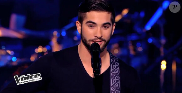 Kendji lors de l'ultime épreuve de The Voice 3 sur TF1 le samedi 29 mars 2014