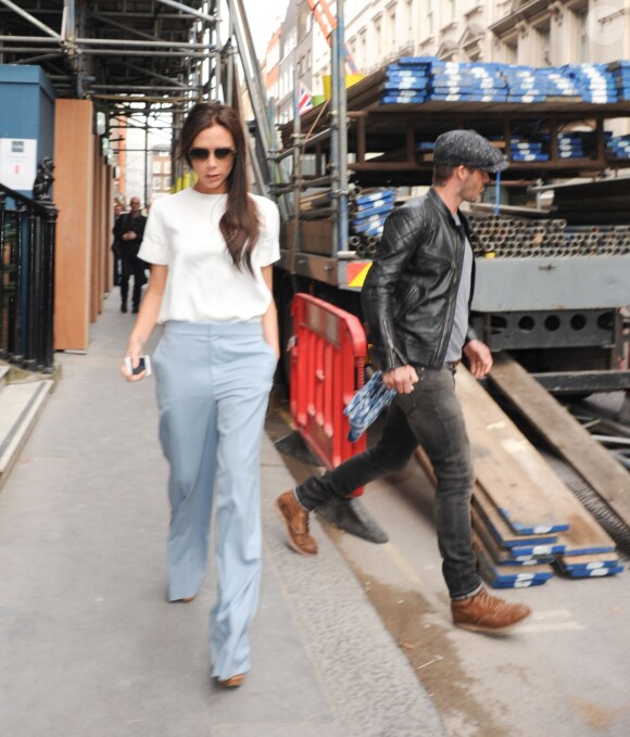 Exclusif - Victoria et David Beckham surpris sur Dovert Street, où la créatrice de mode installe sa nouvelle boutique. Londres, le 20 mars 2014.