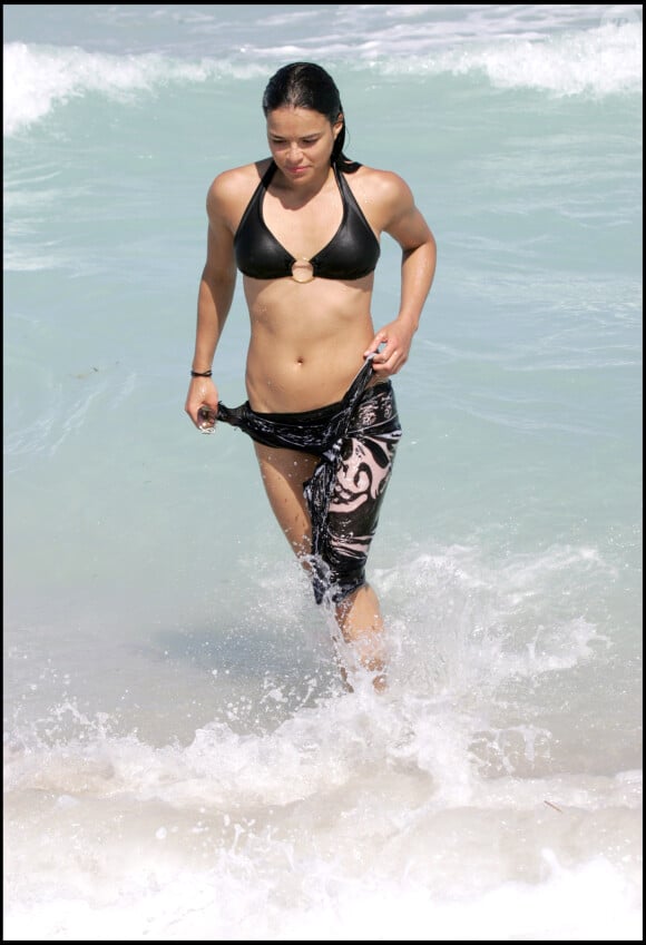 Michelle Rodriguez en vacances à Miami. Mars 2007.