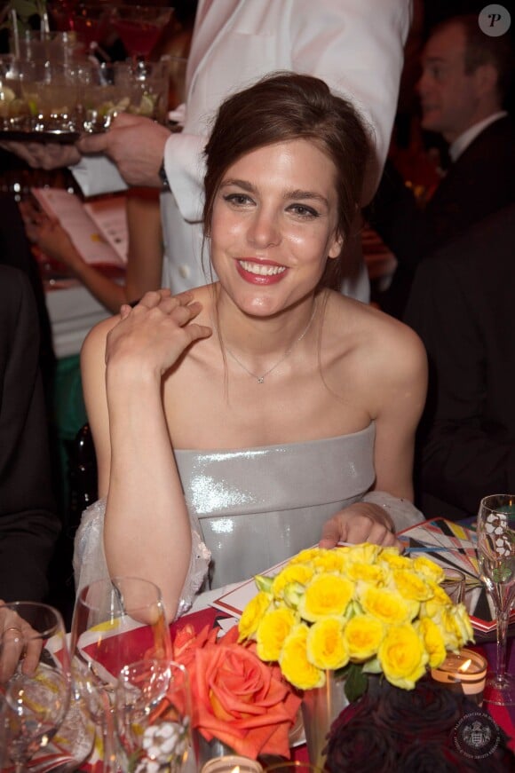 Charlotte Casiraghi à table lors du Bal de la Rose le 29 mars 2014 à Monaco