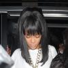 Coiffures de stars avec une frange : comme Rihanna lisez sur le carré frangé strict et sexy