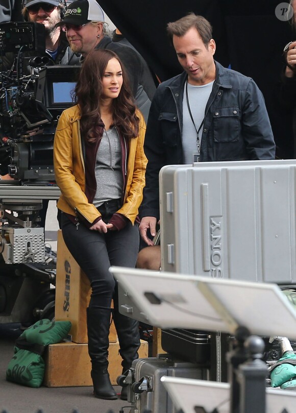 Megan Fox et Will Arnett sur le tournage du film "Teenage Mutant Ninja Turtles" à Los Angeles le 2 avril 2014.