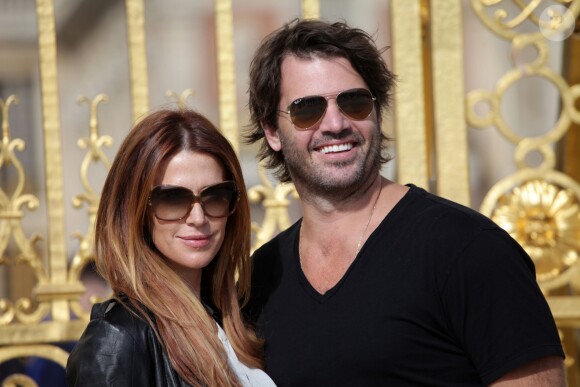 Poppy Montgomery et Shawn Sanford devant le château de Versailles, le 22 septembre 2012.