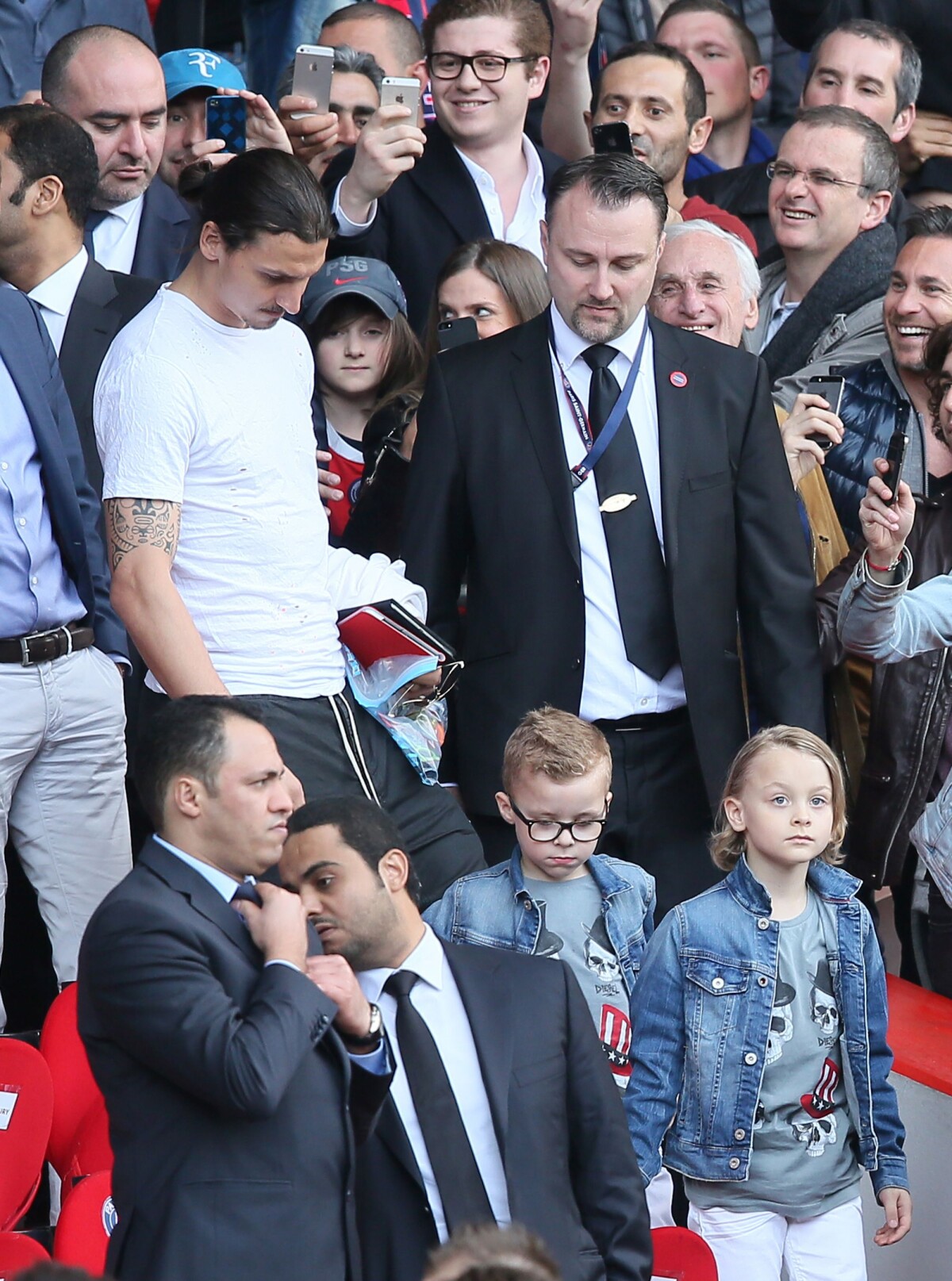 Photo Zlatan Ibrahimovic Et Ses Fils Maximilian Et Vincent Assistent photo-zlatan-ibrahimovic-et-ses-fils-maximilian-et-vincent-assistent
