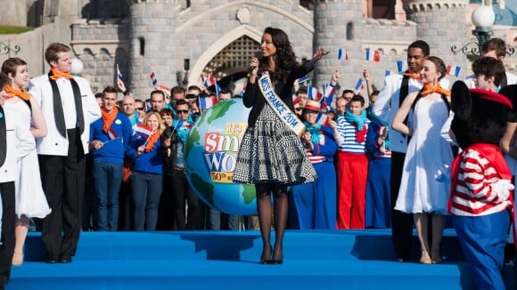 La sublime Flora Coquerel (Miss France 2014) - Cérémonie pour le cinquantenaire de l'attraction "It's a small world", en partenariat avec l'Unicef, à Euro Disney à Marne-la-Vallée. Le 10 avril 2014.