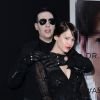 Marilyn Manson et sa girlfriend lors de la première de Transcendence au Regency Village Theatre à Los Angeles, le 10 avril 2014.
