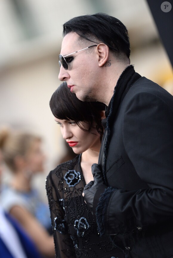 Marilyn Manson et sa girlfriend lors de la première de Transcendence au Regency Village Theatre à Los Angeles, le 10 avril 2014.
