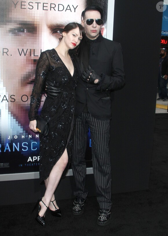 Marilyn Manson et sa petite amie Lindsay Usich lors de la première de Transcendence au Regency Village Theatre à Los Angeles, le 10 avril 2014.