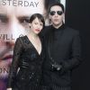 Marilyn Manson et sa petite amie Lindsay Usich lors de la première de Transcendence au Regency Village Theatre à Los Angeles, le 10 avril 2014.