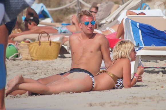 Le footballeur Maxi Lopez en vacances avec sa femme Wanda Nara à Formentera en Espagne le 21 juillet 2013.